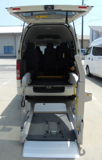 ハイエース 車椅子2脚仕様